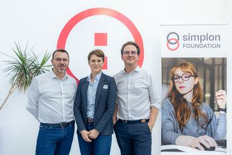 Sur cette photo il y a le Délégué Général et le président de Simplon Foundation ainsi que la représentante de OpenAI