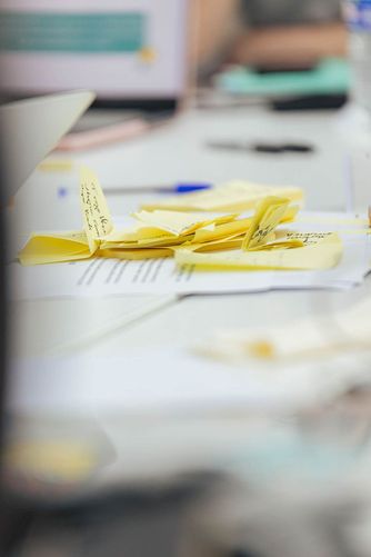 post-it sur une feuille